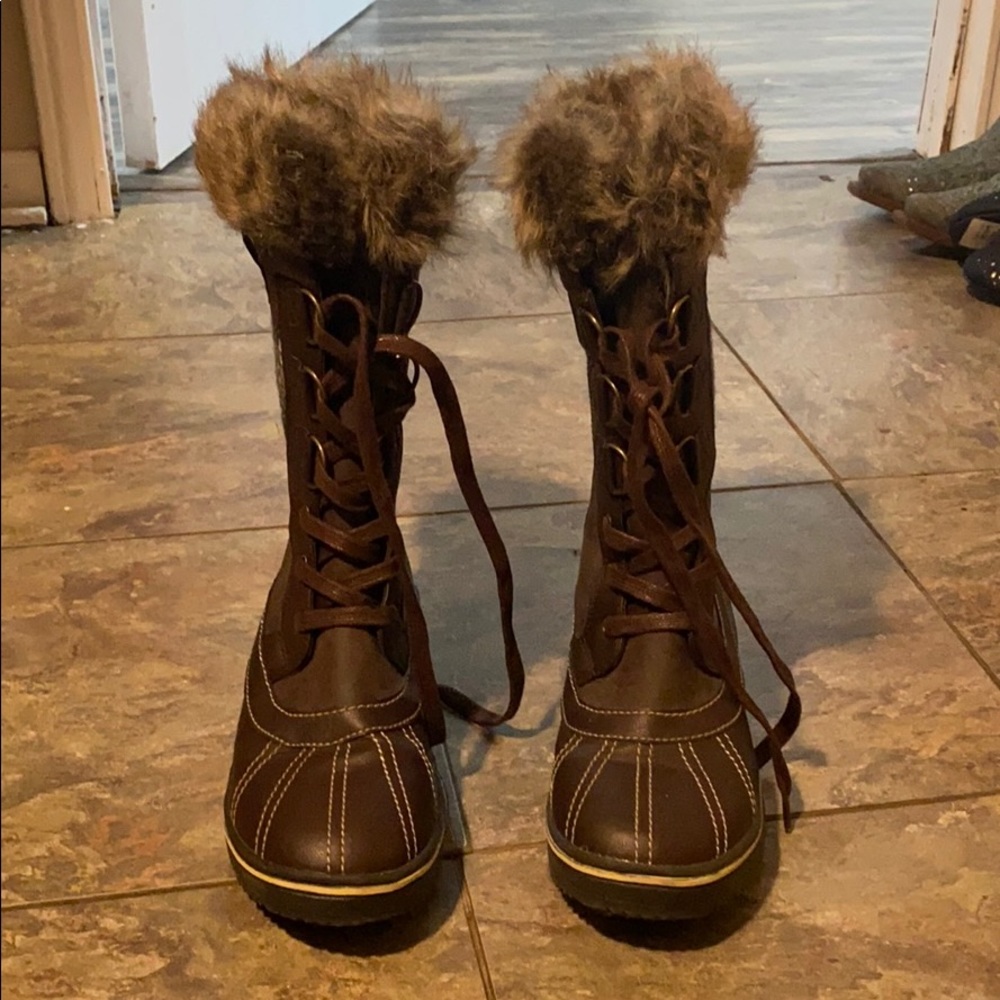 Snow boots